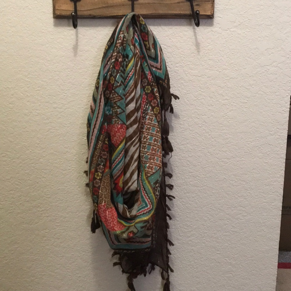 Triangle wrap scarf